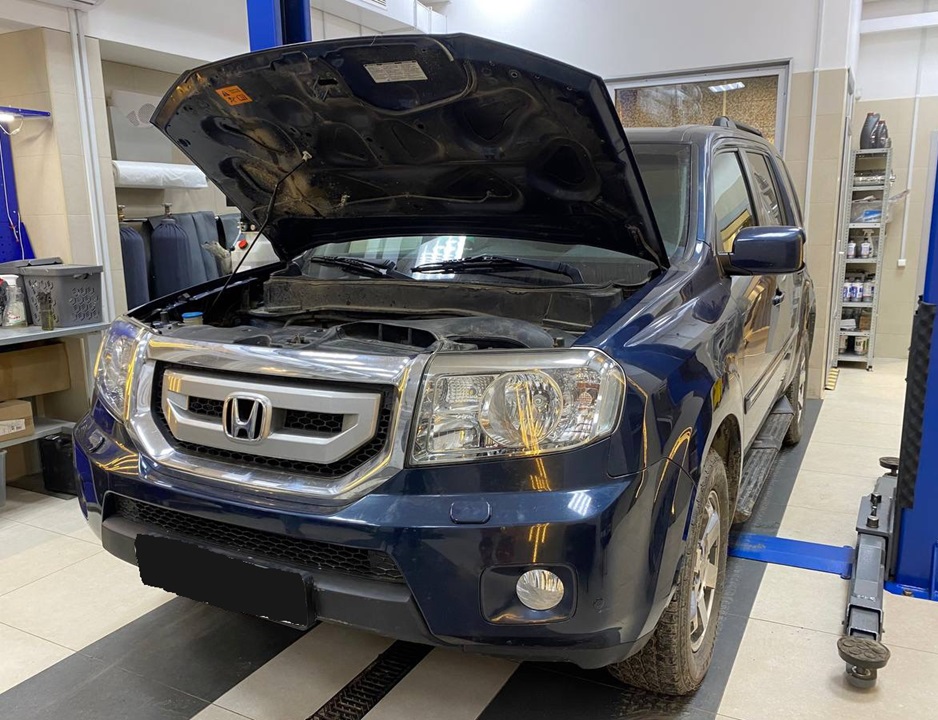 Хонда Пилот готовится к замене прокладки клапанной крышки