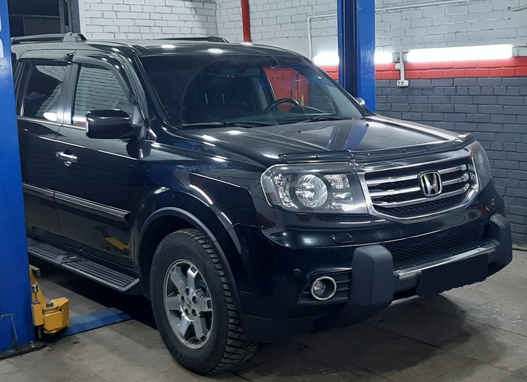 Хонда Пилот в процессе замены подшипника ступицы