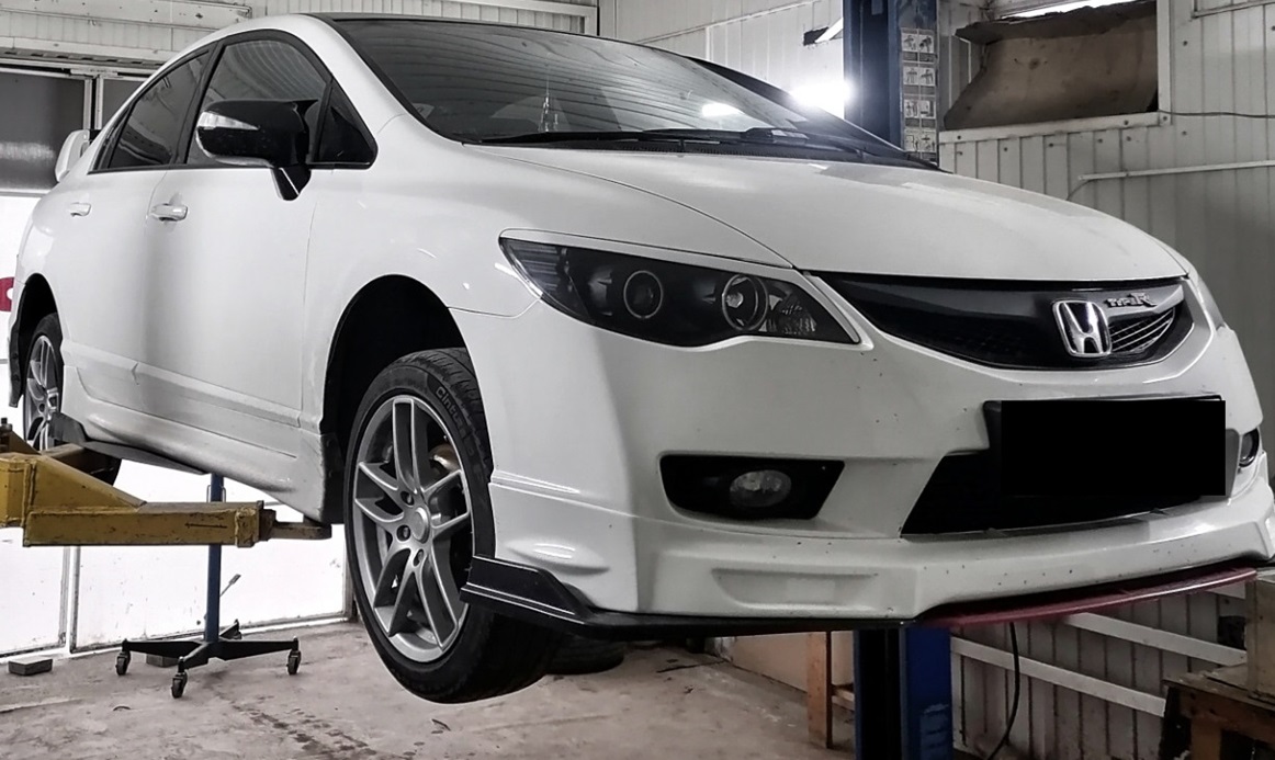 Хонда Цивик готовится к замене компрессора кондиционера