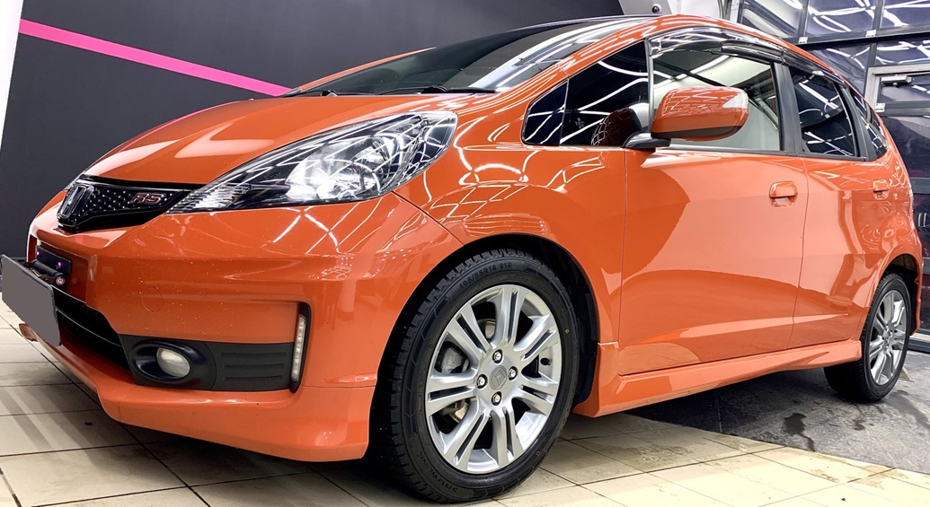 Хонда Фит после замены лобового стекла