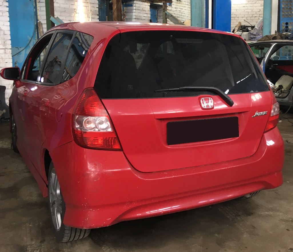 Хонда Джаз в сервисе на замене пружин подвески