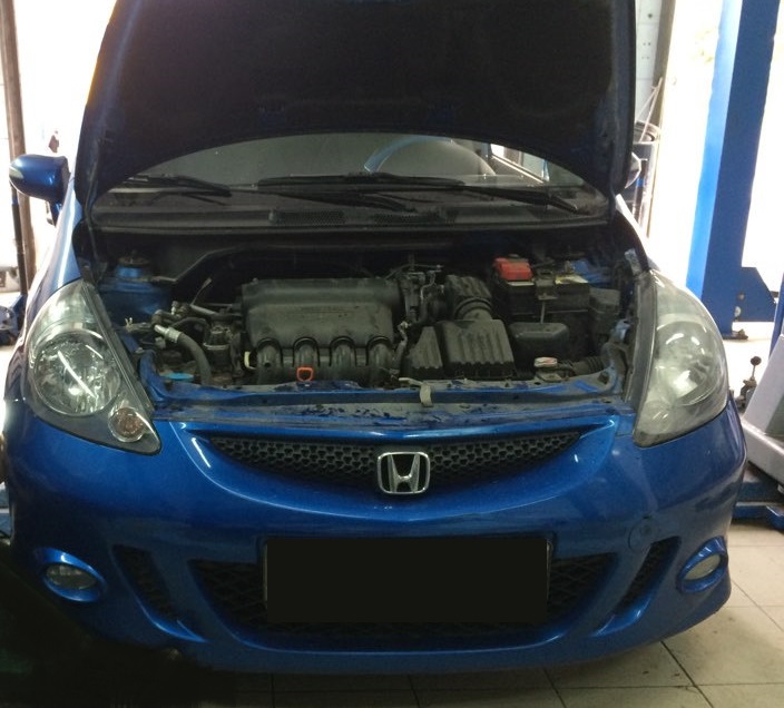 Хонда Джаз готовится к замене основного радиатора