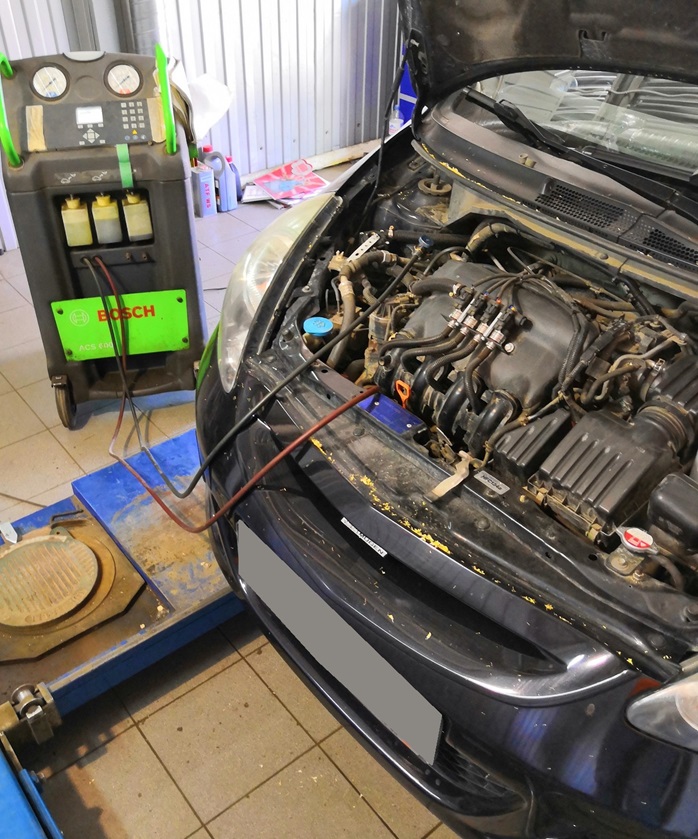 Заправка кондиционера Хонда Джаз