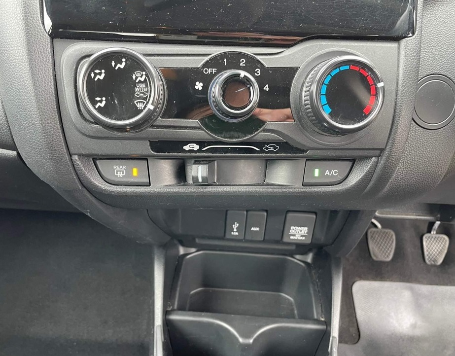 После заправки кондиционер на Джазе работает нормально