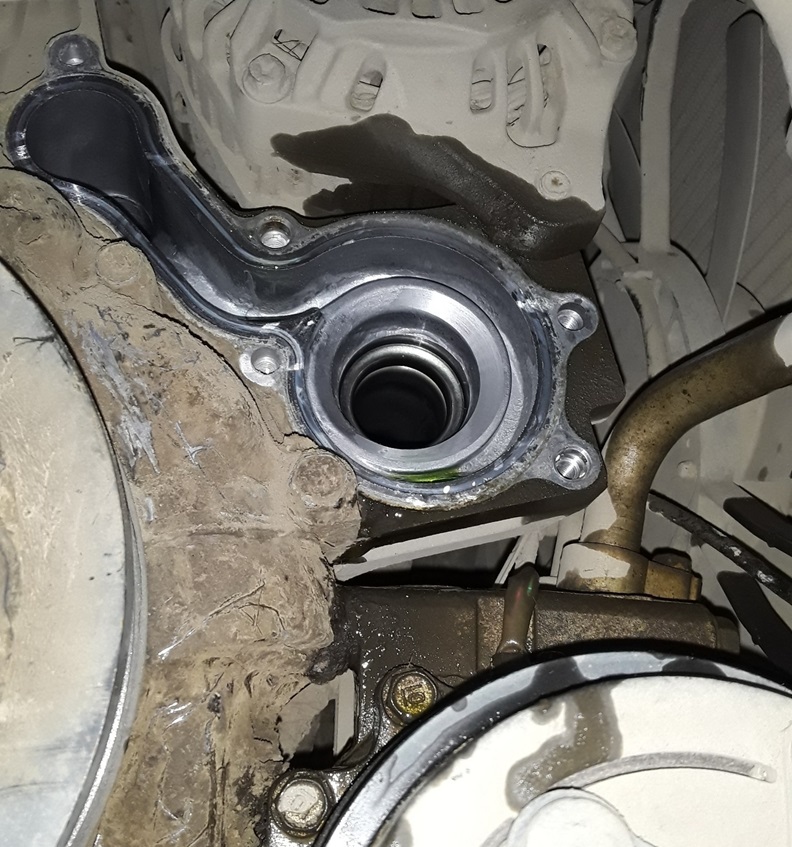 Замена помпы Хонда Фит