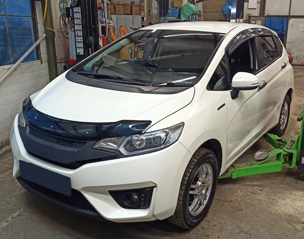 Хонда Фит в автотехцентре на замене рулевых наконечников