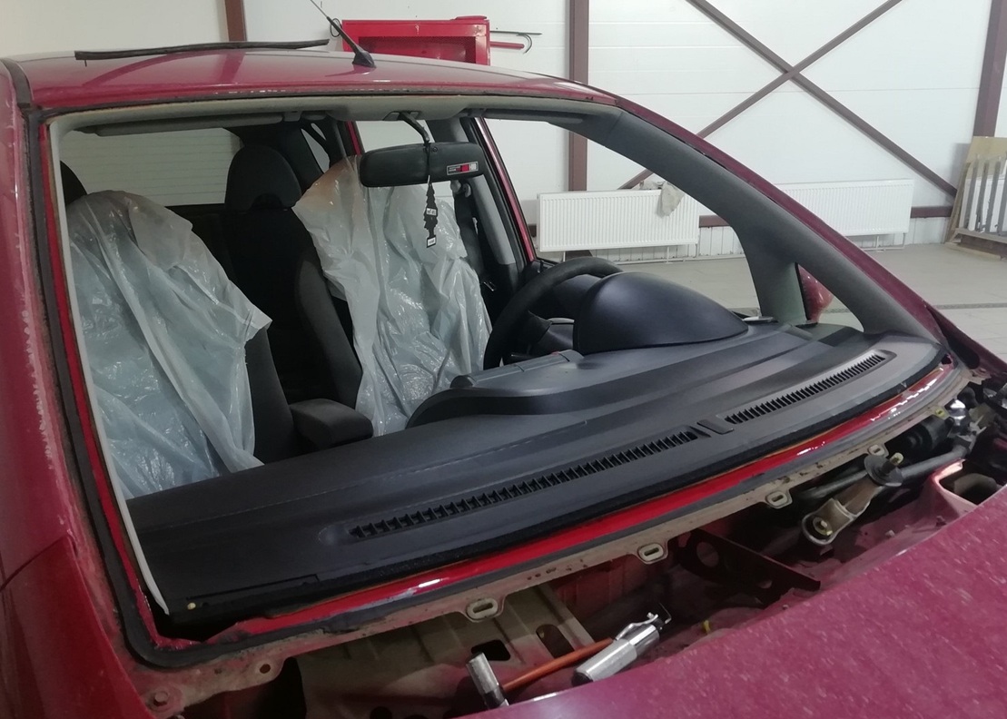 Замена лобового стекла Хонда Джаз