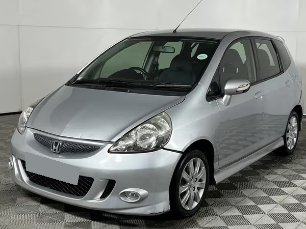 Хонда Джаз в автотехцентре после замены помпы