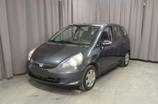 Хонда Джаз в автотехцентре после замены бензонасоса