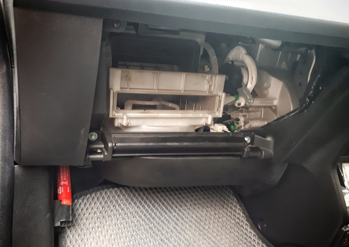 Замена салонного фильтра Хонда Фрид