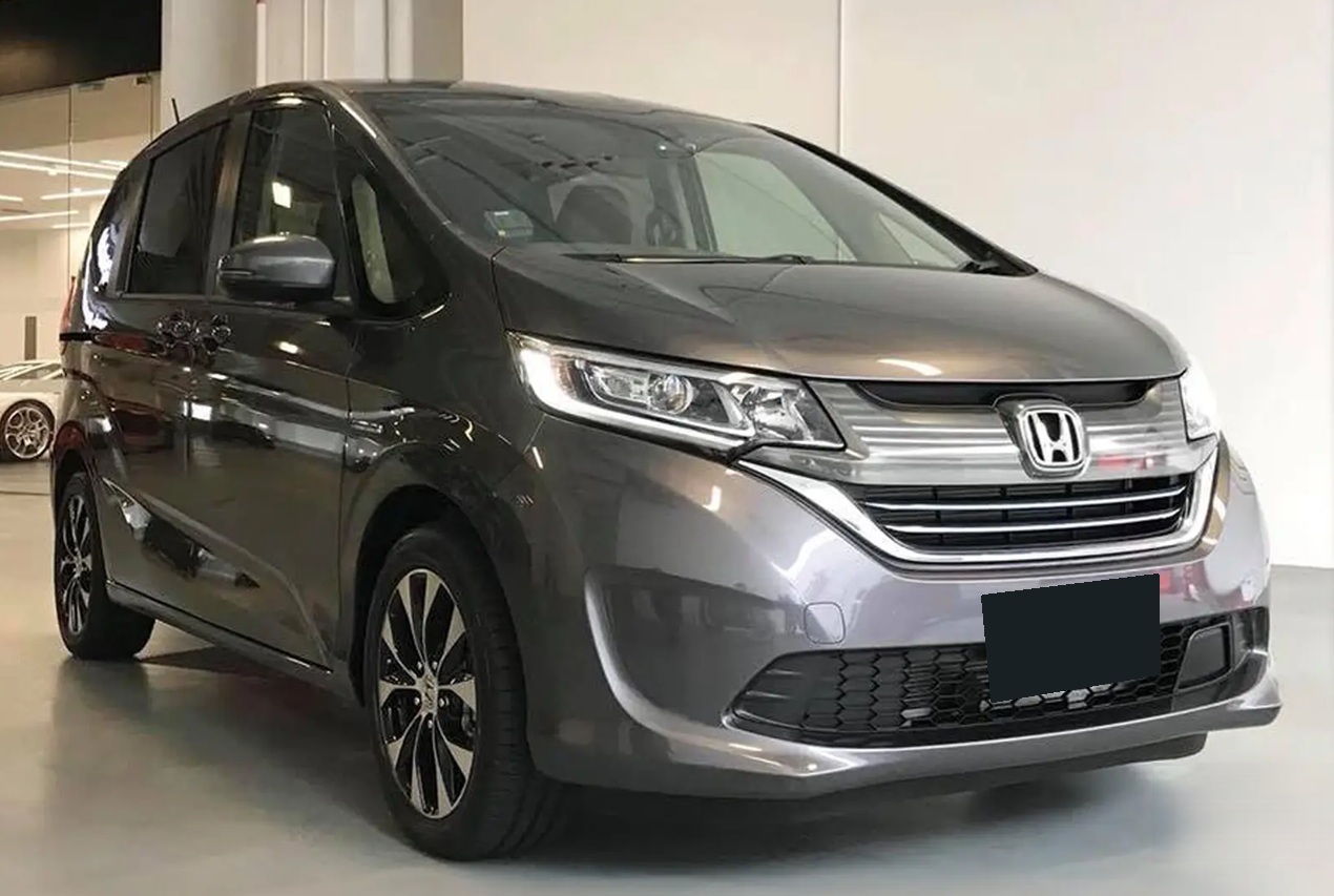 Хонда Фрид после замены тормозных колодок в автотехцентре