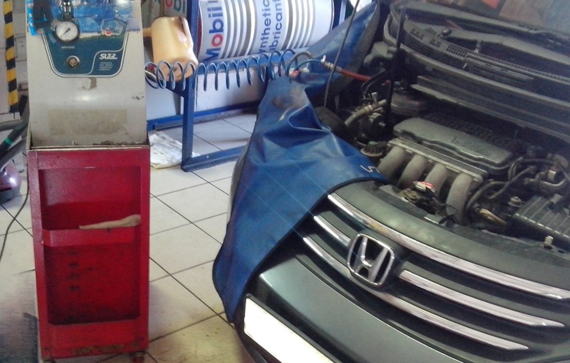 Замена тормозной жидкости Хонда Фрид аппаратным методом