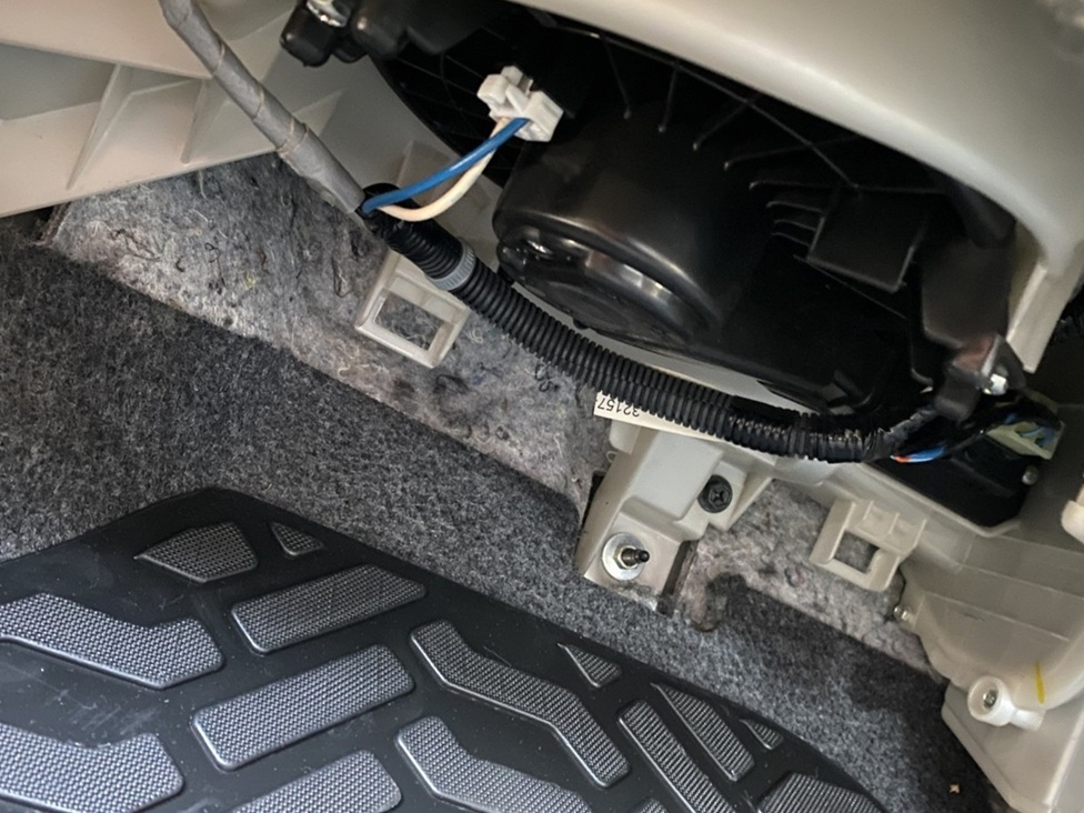 Замена моторчика печки Хонда Фрид