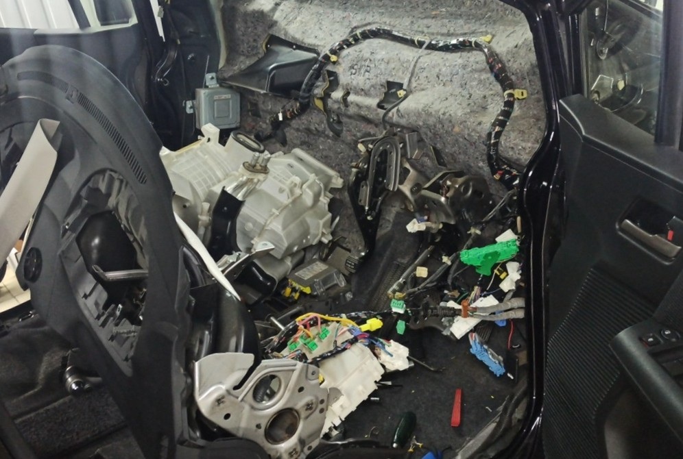 Замена радиатора печки Хонда Фрид