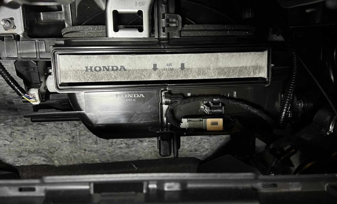 Замена салонного фильтра Хонда Н-Бокс