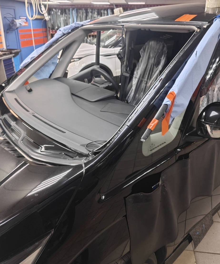 Замена лобового стекла Хонда Stepwgn