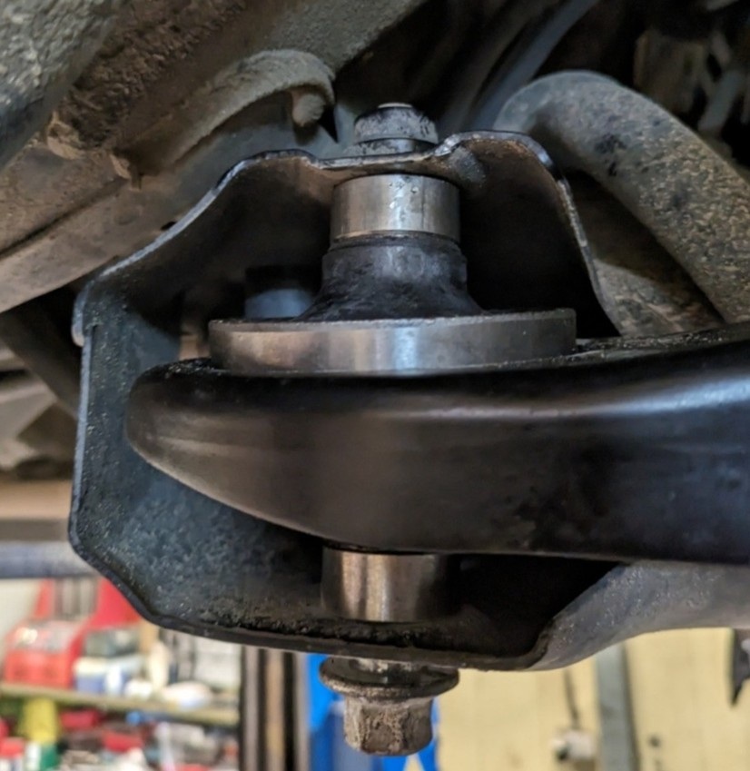 Замена сайлентблоков рычага Хонда Stepwgn