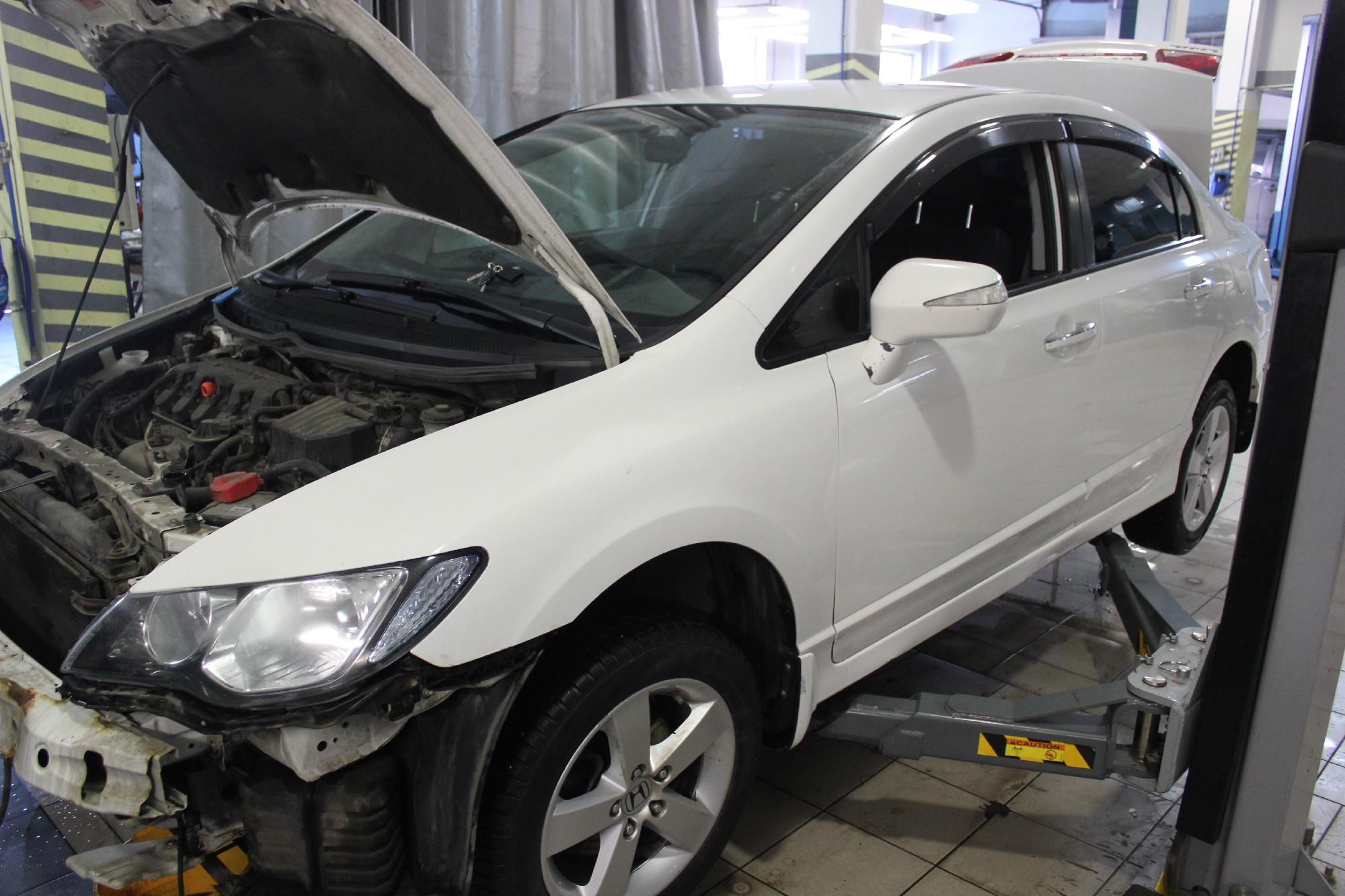 белый Сивик