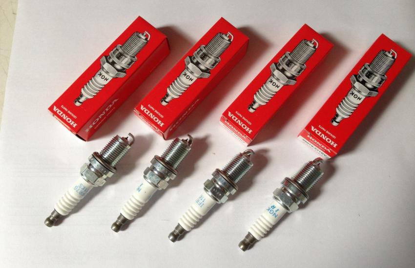 свечи зажигания 4 шт.