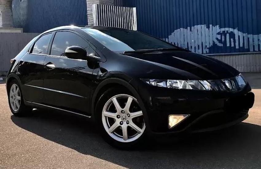 черный Цивик 5д