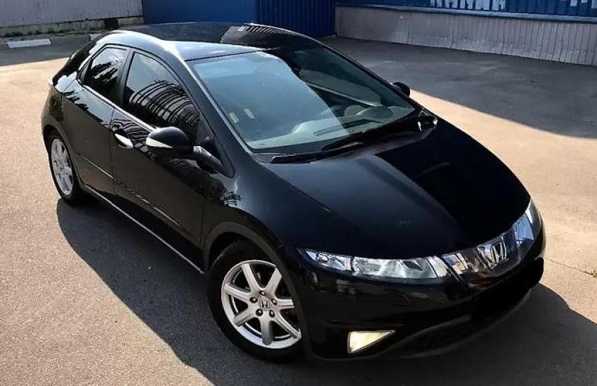 черный Цивик 5д