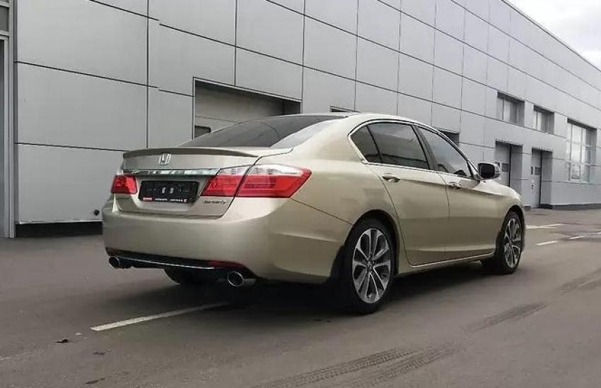 Аккорд сзади