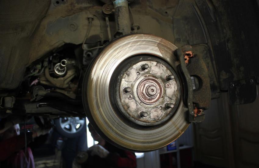 тормозной диск с суппортом