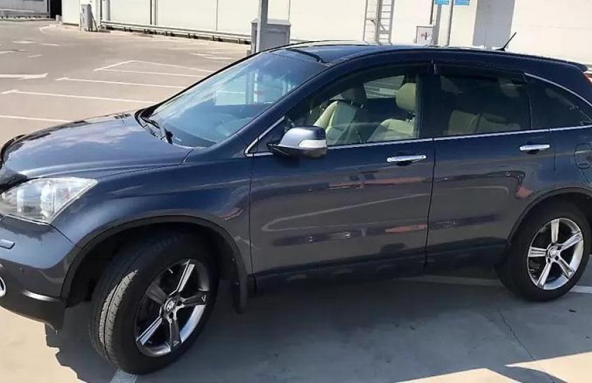 СРВ сбоку на улице