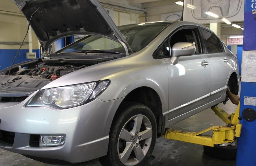 Цивик на подъемнике