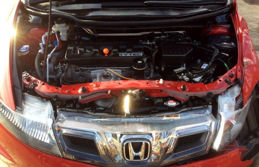 открытый капот Хонды