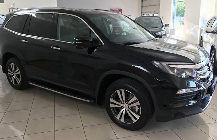 внедорожник Хонда в автосервисе