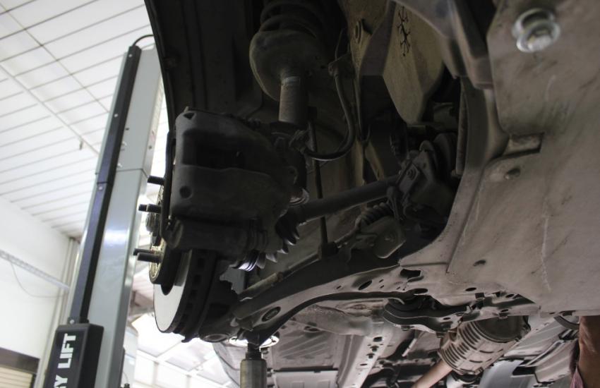 рычаги и привод передней подвески снизу