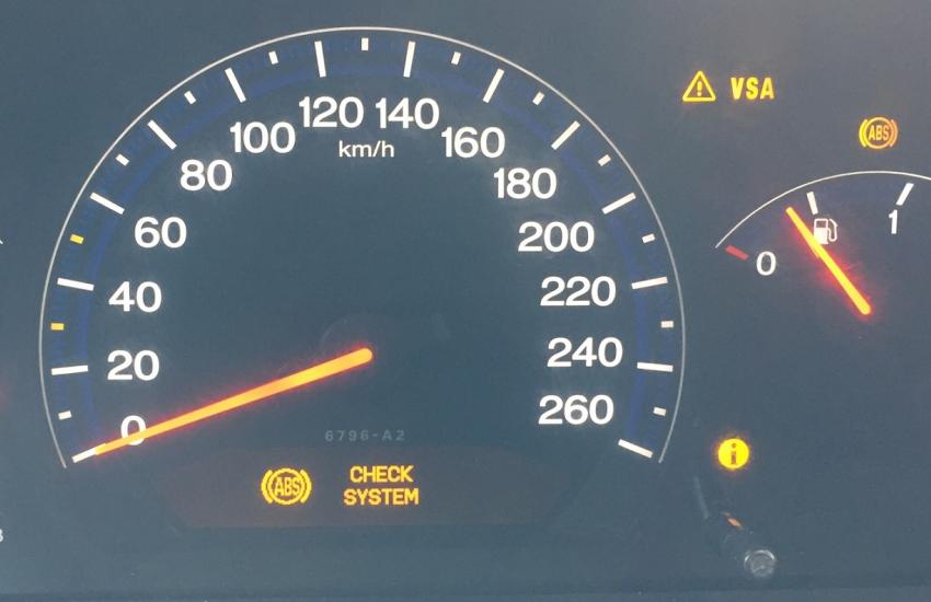 Индикаторы при неисправном датчике АБС