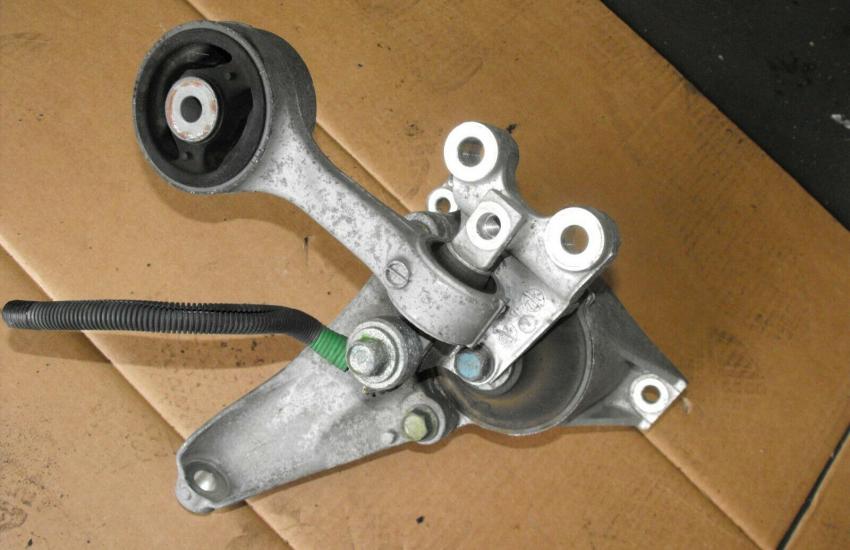 подушка двигателя на Хонду