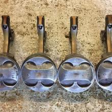 поршни двигателя с шатунами