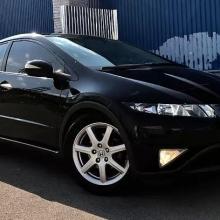 черный Цивик 5д