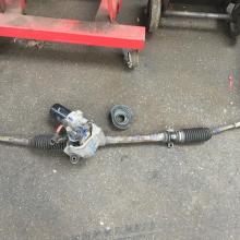 рулевая рейка на полу