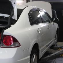 белый Цивик на СТО