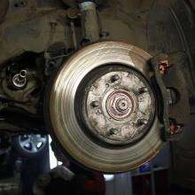 тормозной диск с суппортом