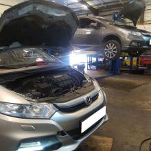 открытый капот на Хонде