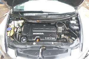 открытый капот на Хонде