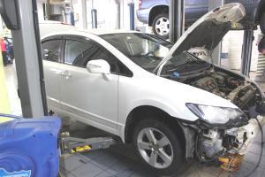 Цивик на подъемнике