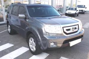 Хонда Пилот на улице