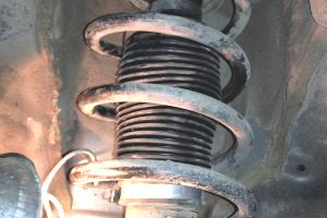 передний амортизатор