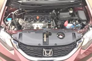 открытый капот на Цивике