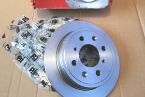 новый тормозной диск на Хонду Аккорд