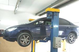 Хонда Цивик на подъемнике