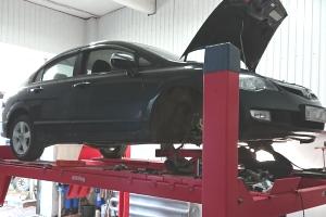 Хонда Цивик 4Д на подъемнике