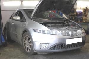 Хонда Цивик в сервисе на ремонте