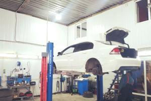 Хонда Цивик 4 Д на подъемнике